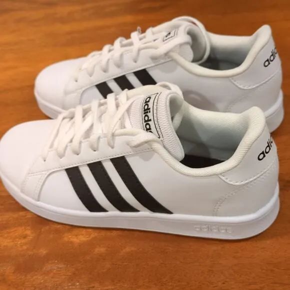 Adidas grand court Big kids 4