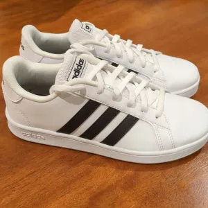 Adidas grand court Big kids 4