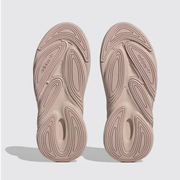 Adidas unisex ozelia sneakers, solid color, NEW!