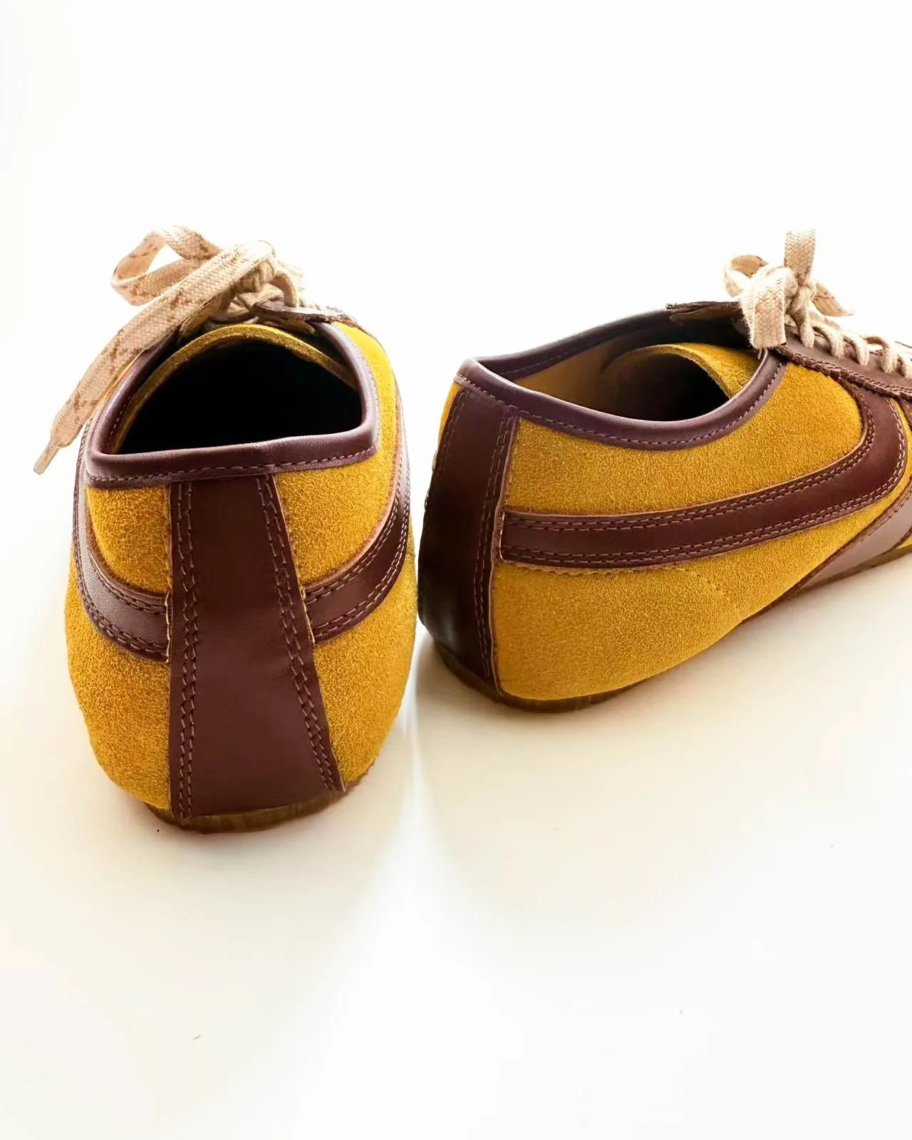 Color Block Tied Sneakers