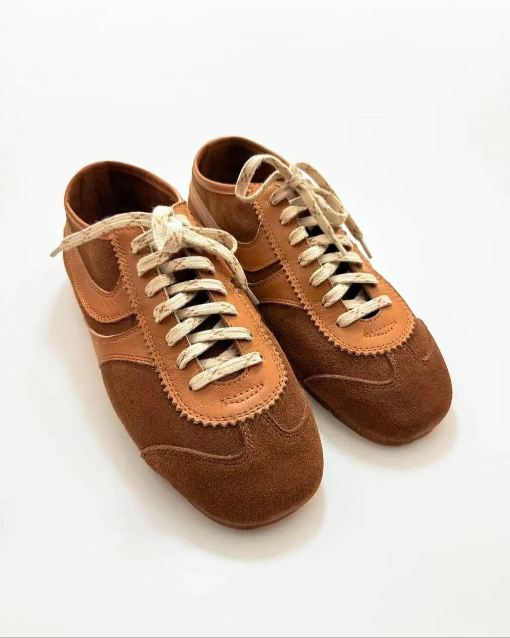 Color Block Tied Sneakers
