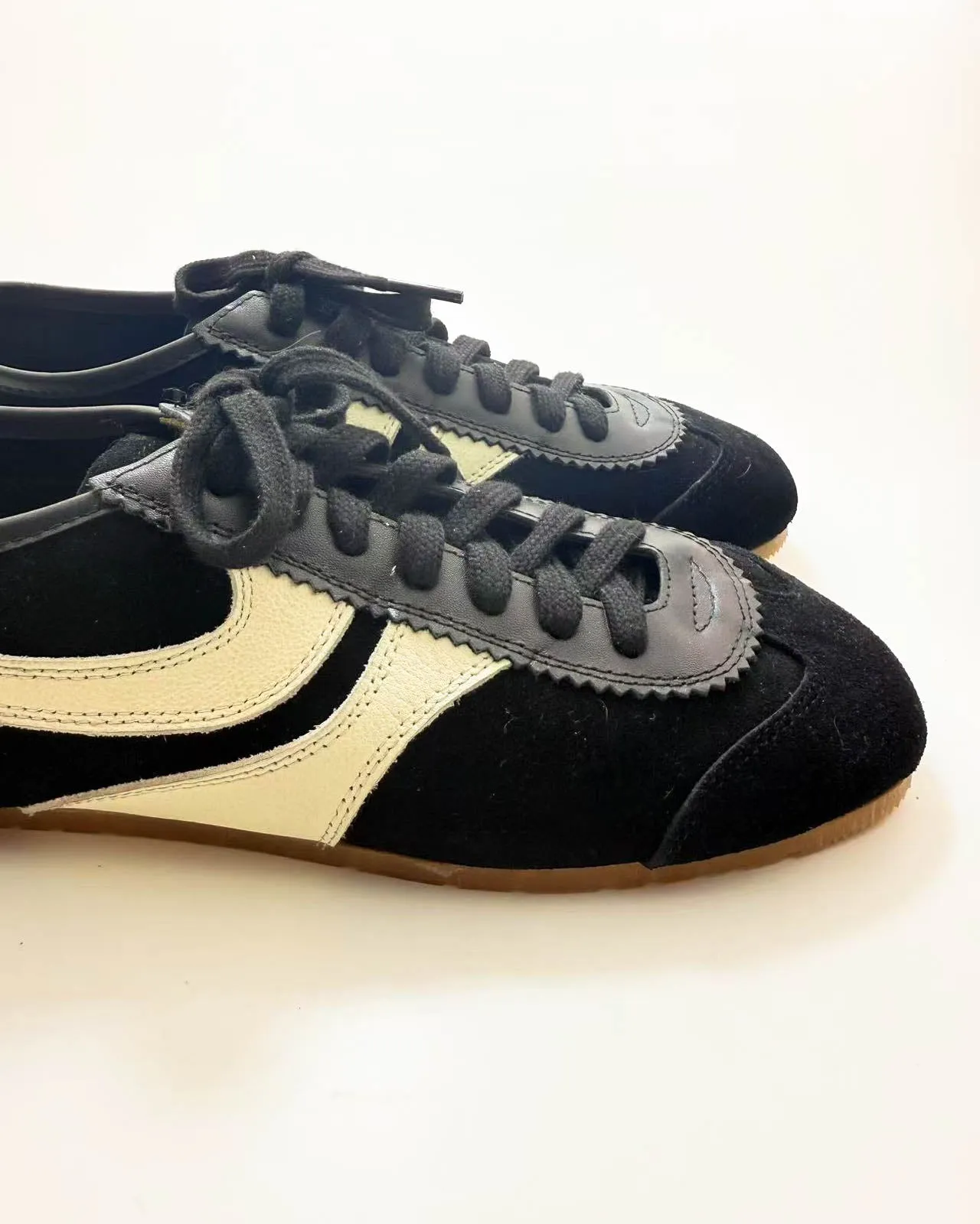 Color Block Tied Sneakers