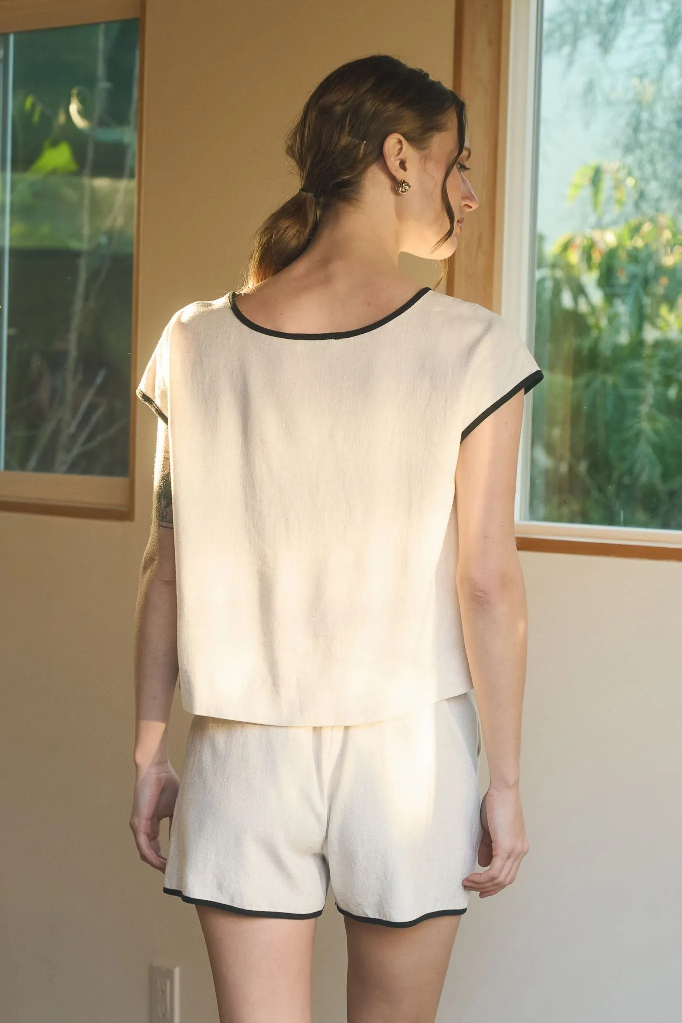 CONTRAST TRIM ROUND NECK SHORT SLEEVE LINEN SHIRT