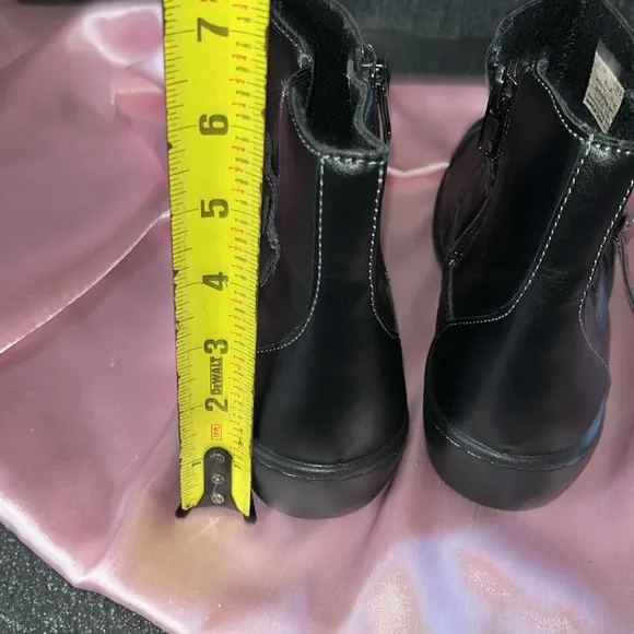 Eastland Women's Bella Ankle Boot - Slip-On Comfort with Zippe Size 7
