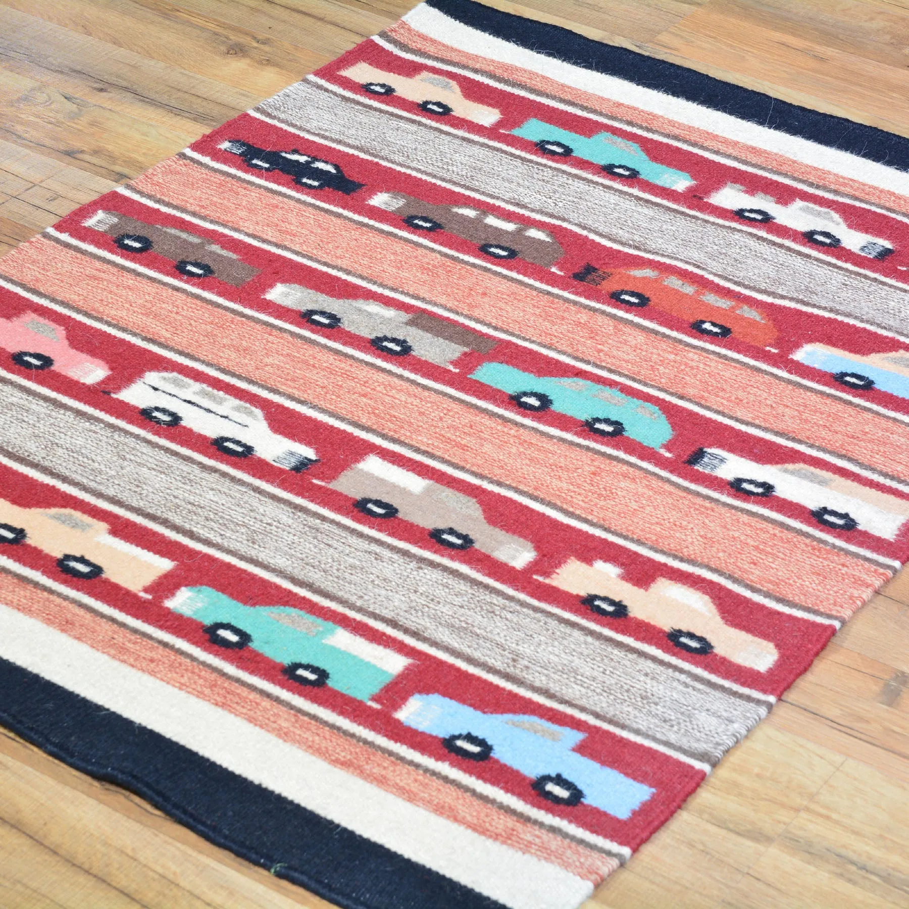 Hand-Woven Handmade Car Design Wool Rug (Size 2.4 X 3.4) Cwral-2013