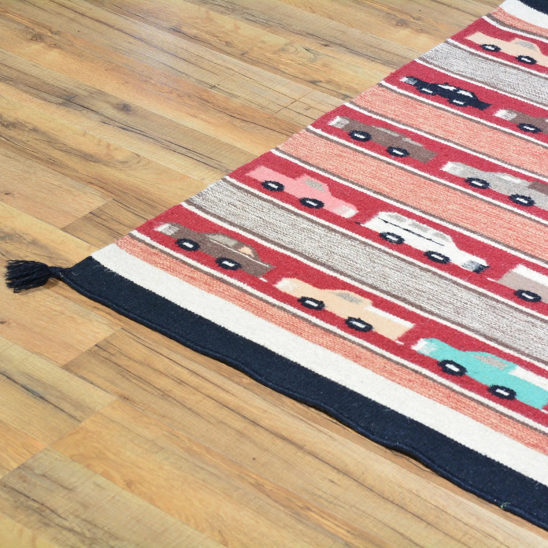 Hand-Woven Handmade Car Design Wool Rug (Size 2.4 X 3.4) Cwral-2013