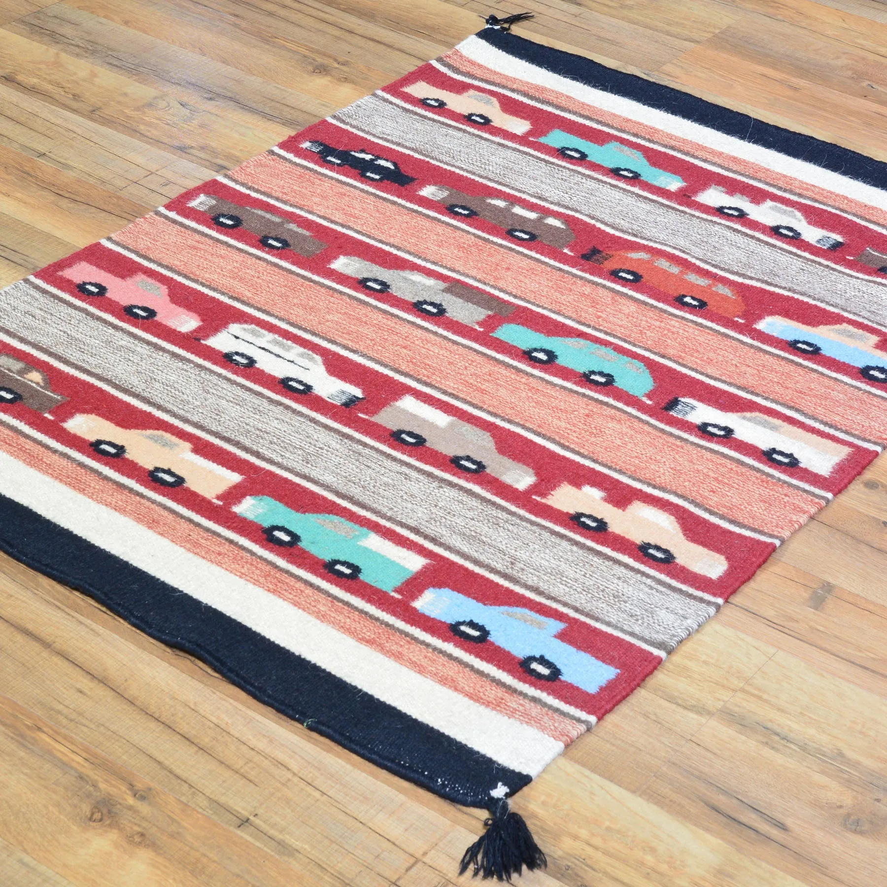 Hand-Woven Handmade Car Design Wool Rug (Size 2.4 X 3.4) Cwral-2013