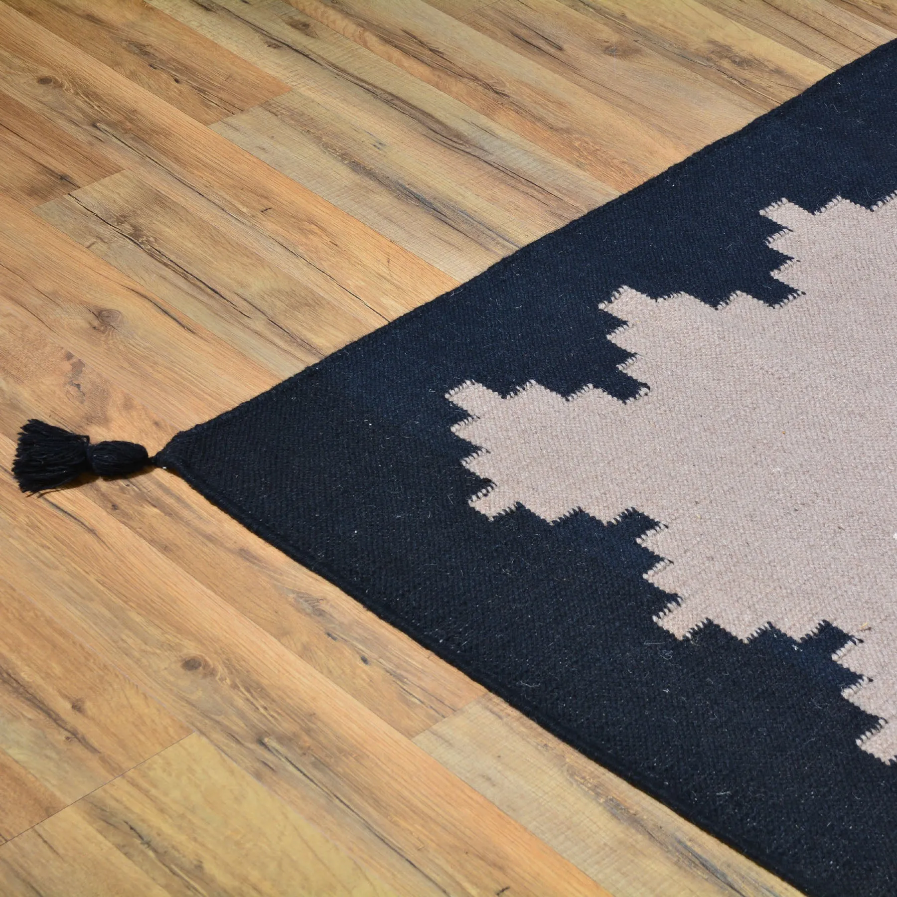 Hand-Woven Navajo Style Southwestern Design Rug (Size 11.11 X 14.7) Cwral-7638