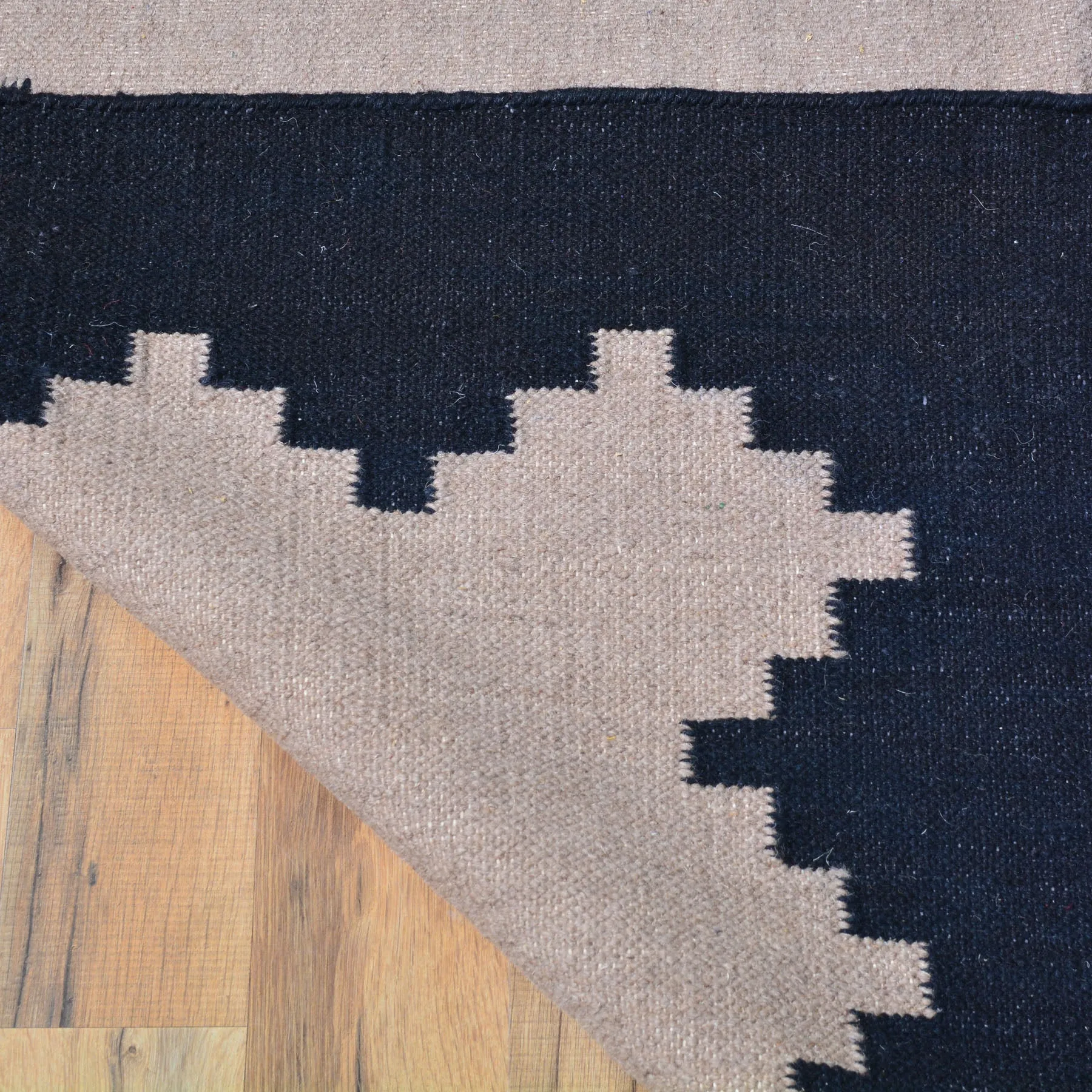 Hand-Woven Navajo Style Southwestern Design Rug (Size 11.11 X 14.7) Cwral-7638