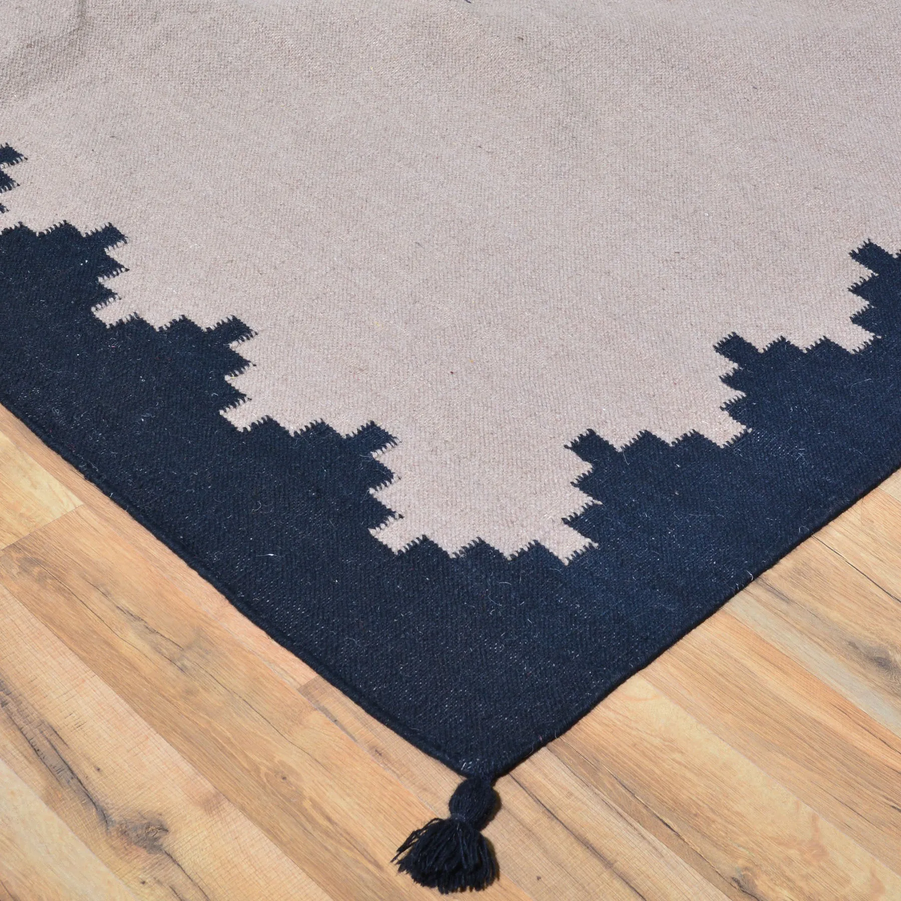 Hand-Woven Navajo Style Southwestern Design Rug (Size 11.11 X 14.7) Cwral-7638
