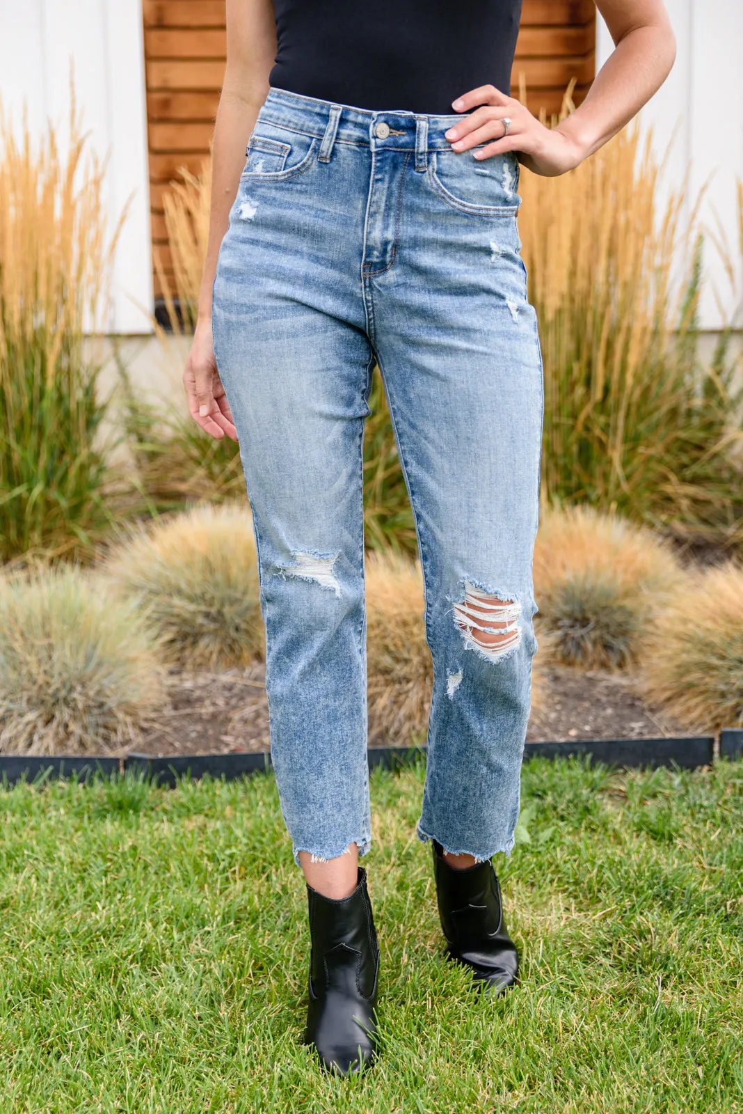 JUDY BLUE Cityscape Cropped Chew Hem