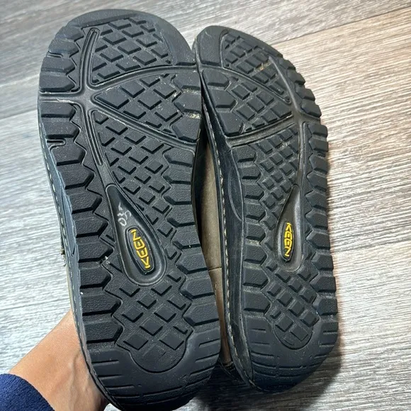 Keen green leather slides men’s size 8 (d80)