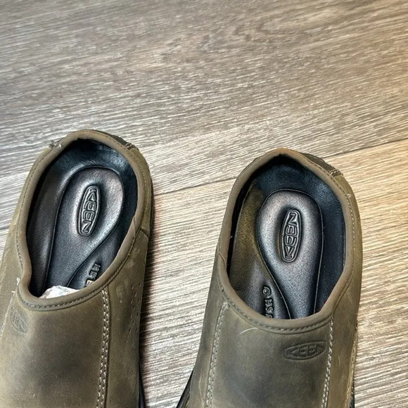 Keen green leather slides men’s size 8 (d80)