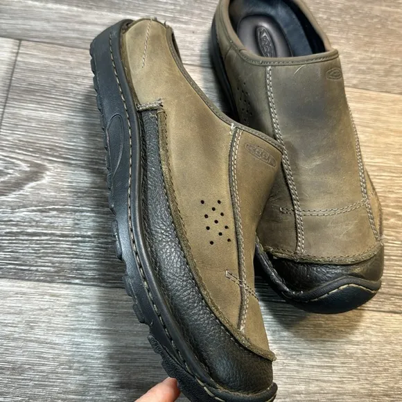 Keen green leather slides men’s size 8 (d80)