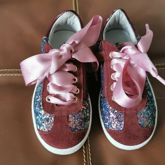 Monnalisa Girls sneakers with glitter details size 27 (10 US)