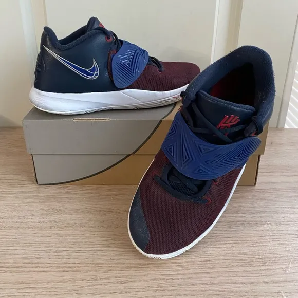 Nike Kyrie Flytrap III Kids Sneakers - 6.5 Y
