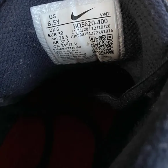Nike Kyrie Flytrap III Kids Sneakers - 6.5 Y