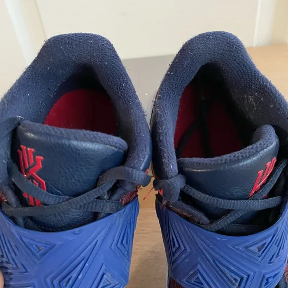 Nike Kyrie Flytrap III Kids Sneakers - 6.5 Y