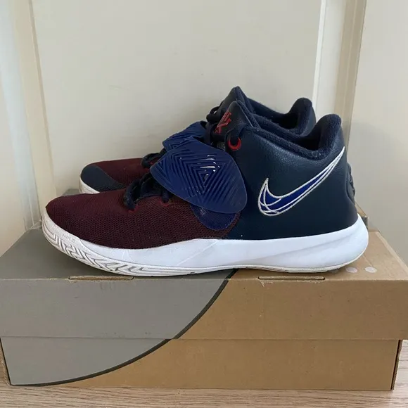 Nike Kyrie Flytrap III Kids Sneakers - 6.5 Y