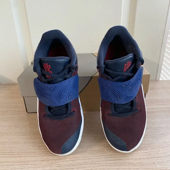 Nike Kyrie Flytrap III Kids Sneakers - 6.5 Y