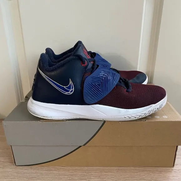 Nike Kyrie Flytrap III Kids Sneakers - 6.5 Y