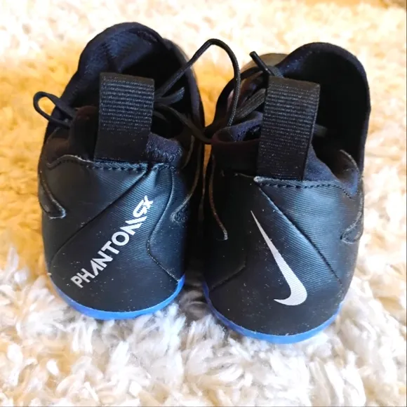 NIKE PHANTOM boys/kids cleats size 3 LIKE NEW Black And Blue