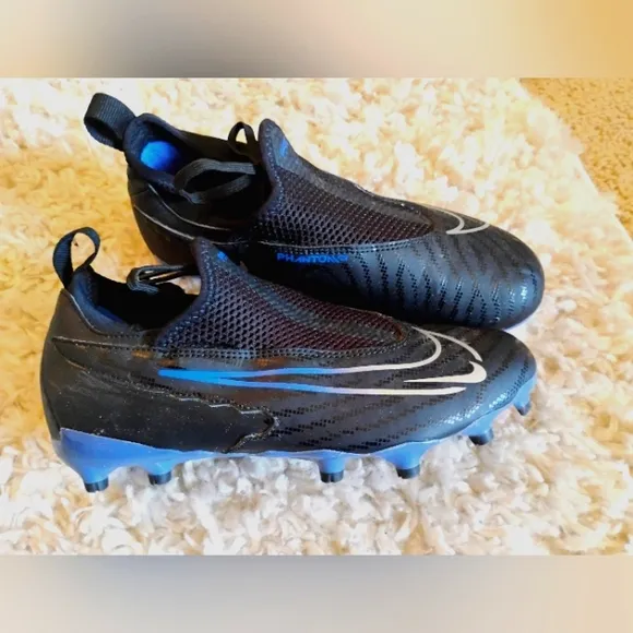 NIKE PHANTOM boys/kids cleats size 3 LIKE NEW Black And Blue