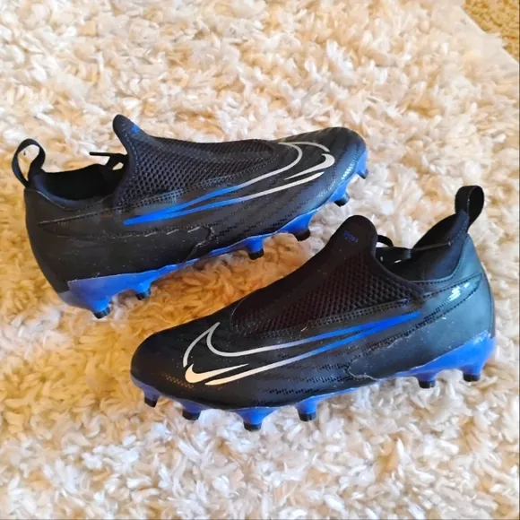 NIKE PHANTOM boys/kids cleats size 3 LIKE NEW Black And Blue