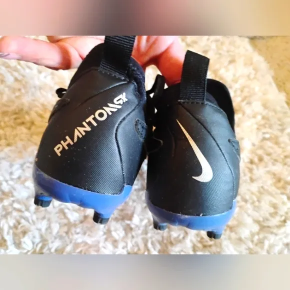 NIKE PHANTOM boys/kids cleats size 3 LIKE NEW Black And Blue