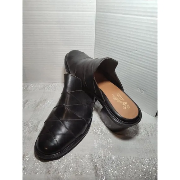 Seychelles Women's Masterpiece Clog with Block Stacked Heel Black 9