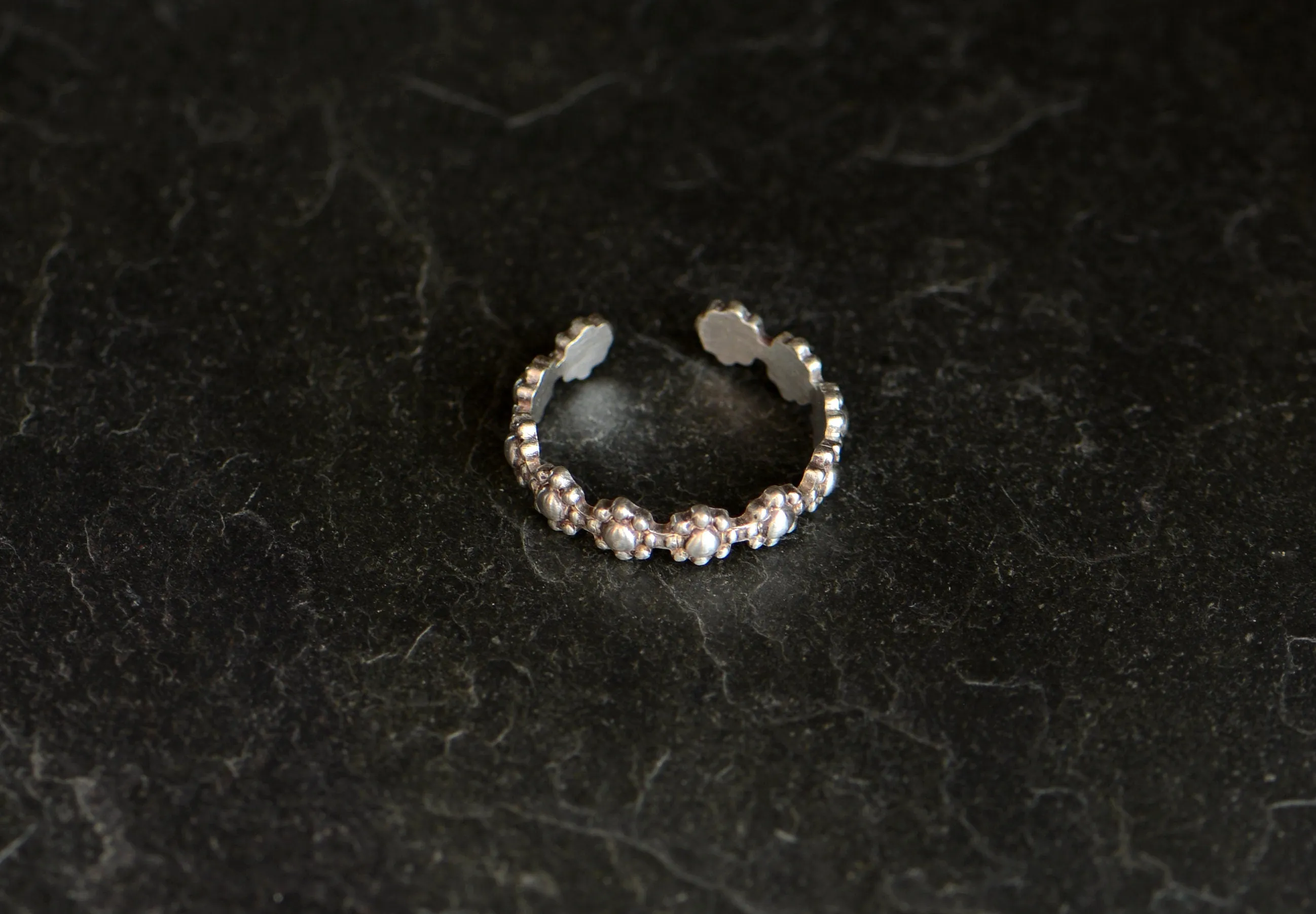 Sterling silver toe ring with flowers