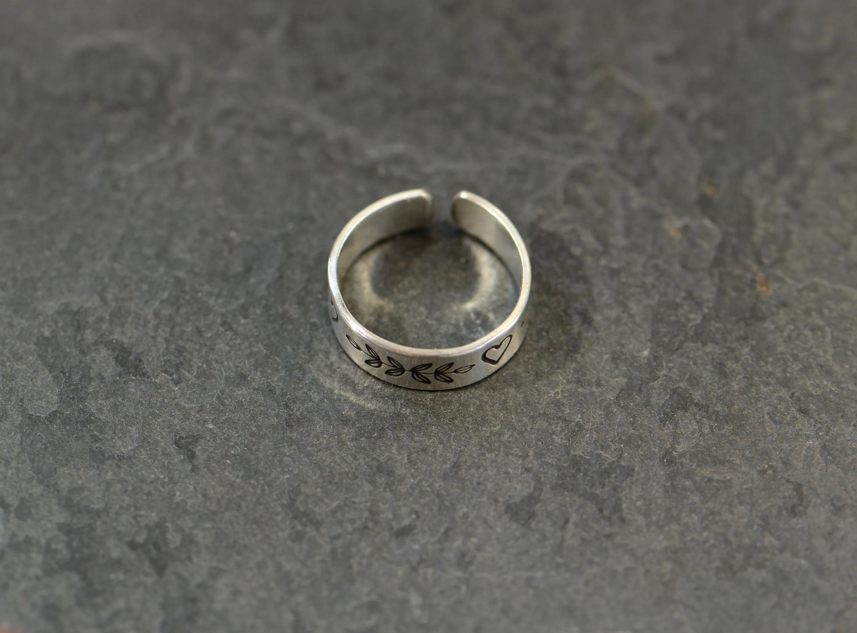 Sterling silver toe ring with leaves and hearts