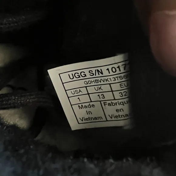 Ugg Neumel II Triple Black Kids Sneakers- SZ 1 Y