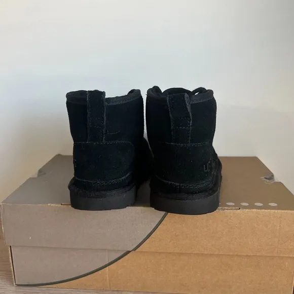 Ugg Neumel II Triple Black Kids Sneakers- SZ 1 Y