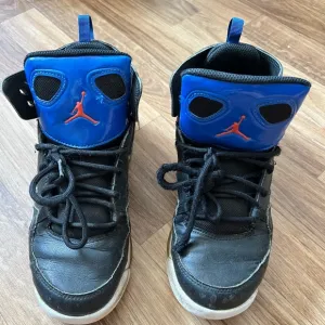 Worn jordan youth sneakers